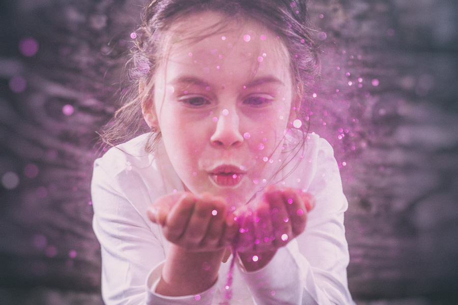 Roze glitters tijdens de communie foto sessie