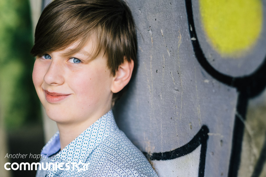 Sprankelede ogen voor communicant Sander